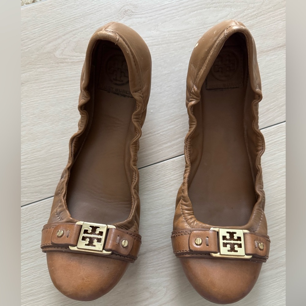 TORY BURCH Ambrose Ballet Flats Leather Camel Brown Gold Buckle